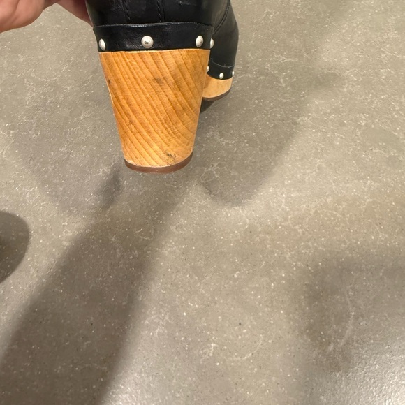 Black UGG Lynnea II Leather Clog Boots. Women’s size 8. - Picture 6 of 7